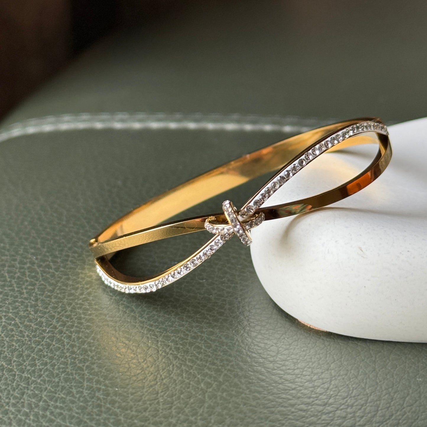 Solitaire Knot Design Bracelet