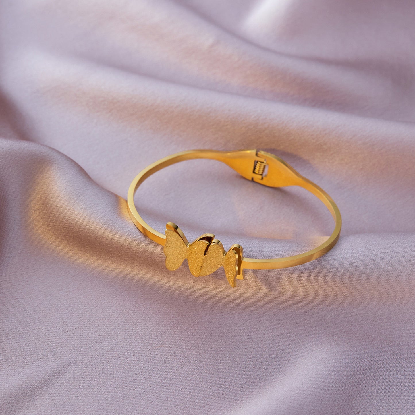 MONOZO Women's Stainless Steel Cuff Bracelet Anti Tarnish Cuff Bracelet | 18k Gold Plated Kada Bangle for Women & Girls