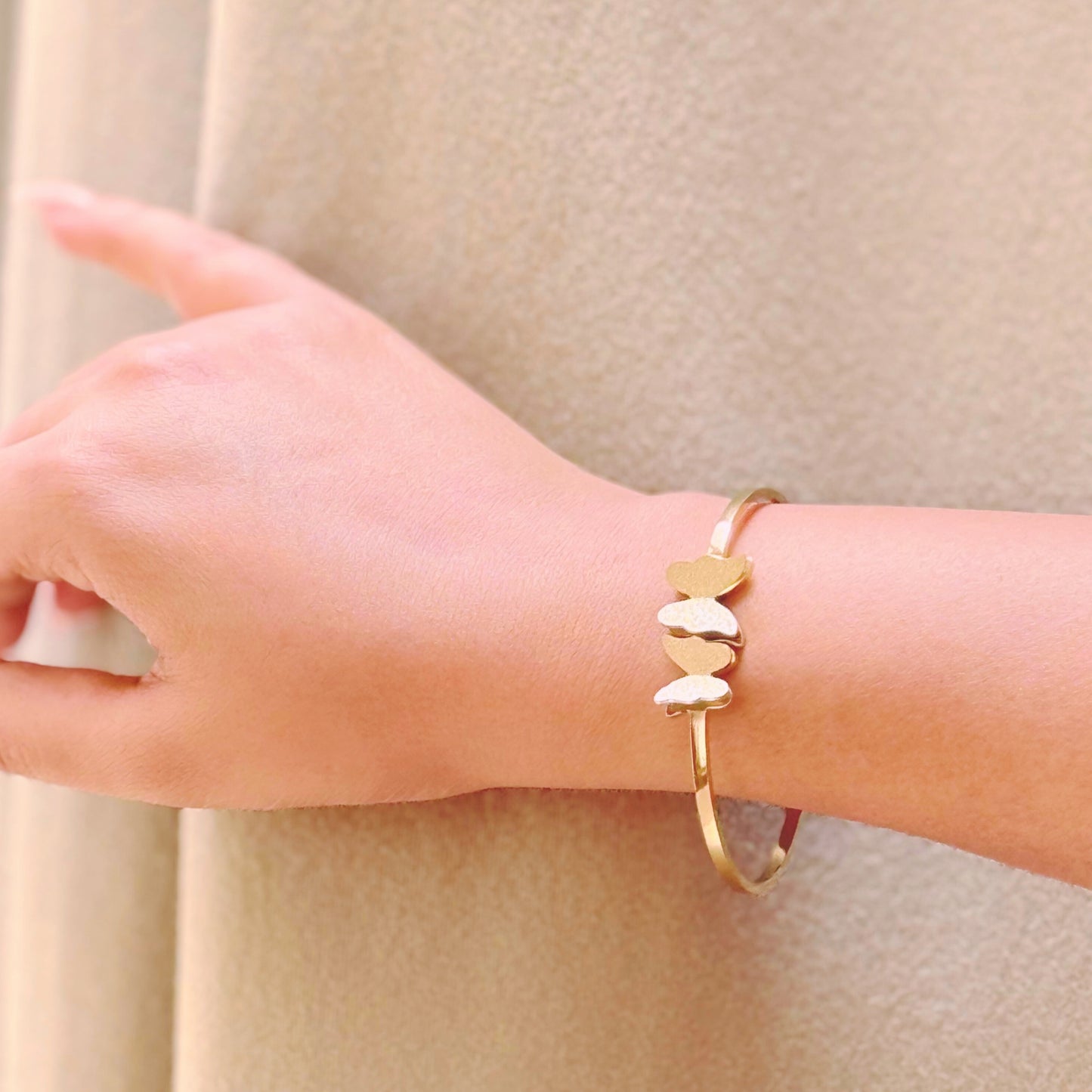 MONOZO Women's Stainless Steel Cuff Bracelet Anti Tarnish Cuff Bracelet | 18k Gold Plated Kada Bangle for Women & Girls