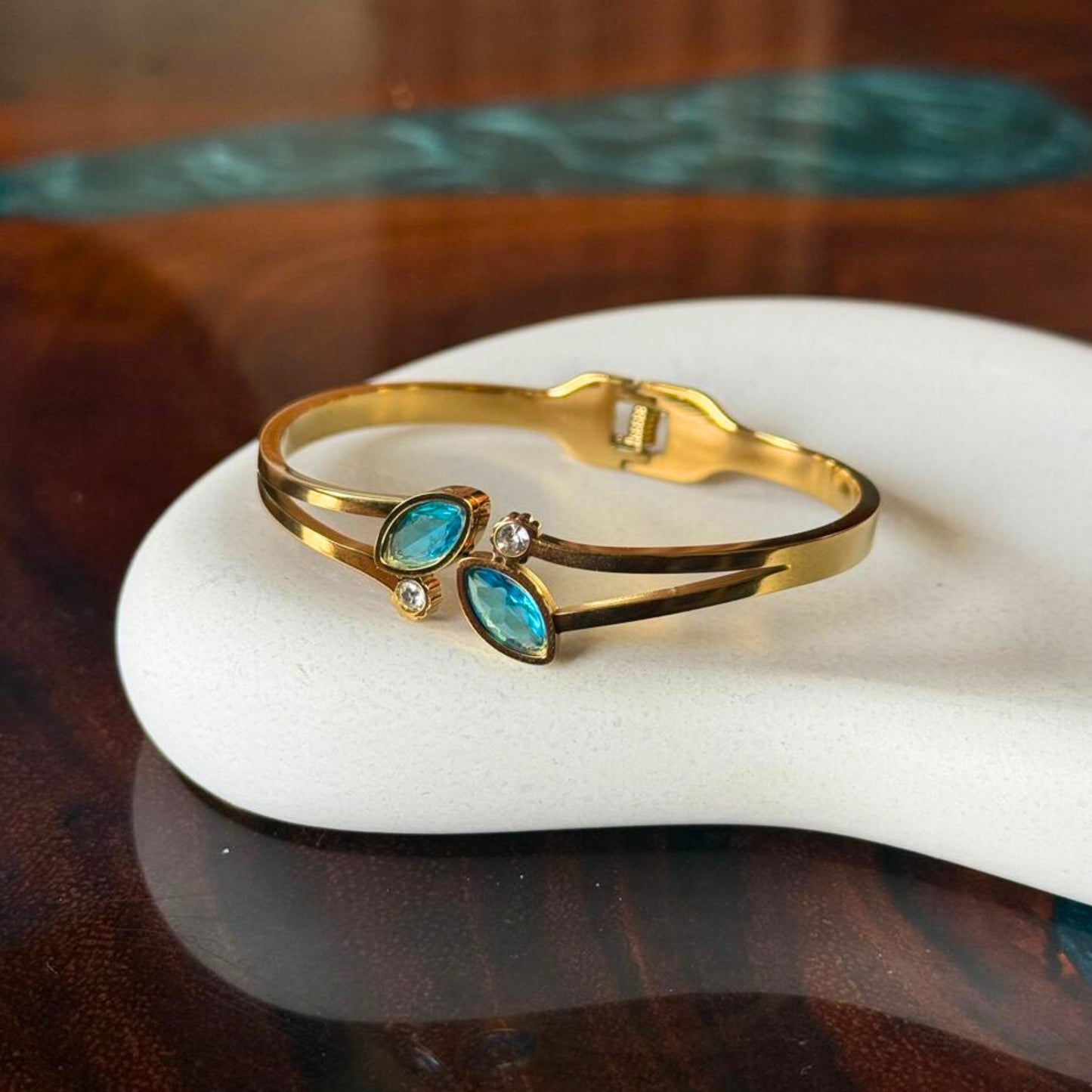 Anti Tarnish Leaf Bangle Cuff Bracelet Red/Blue