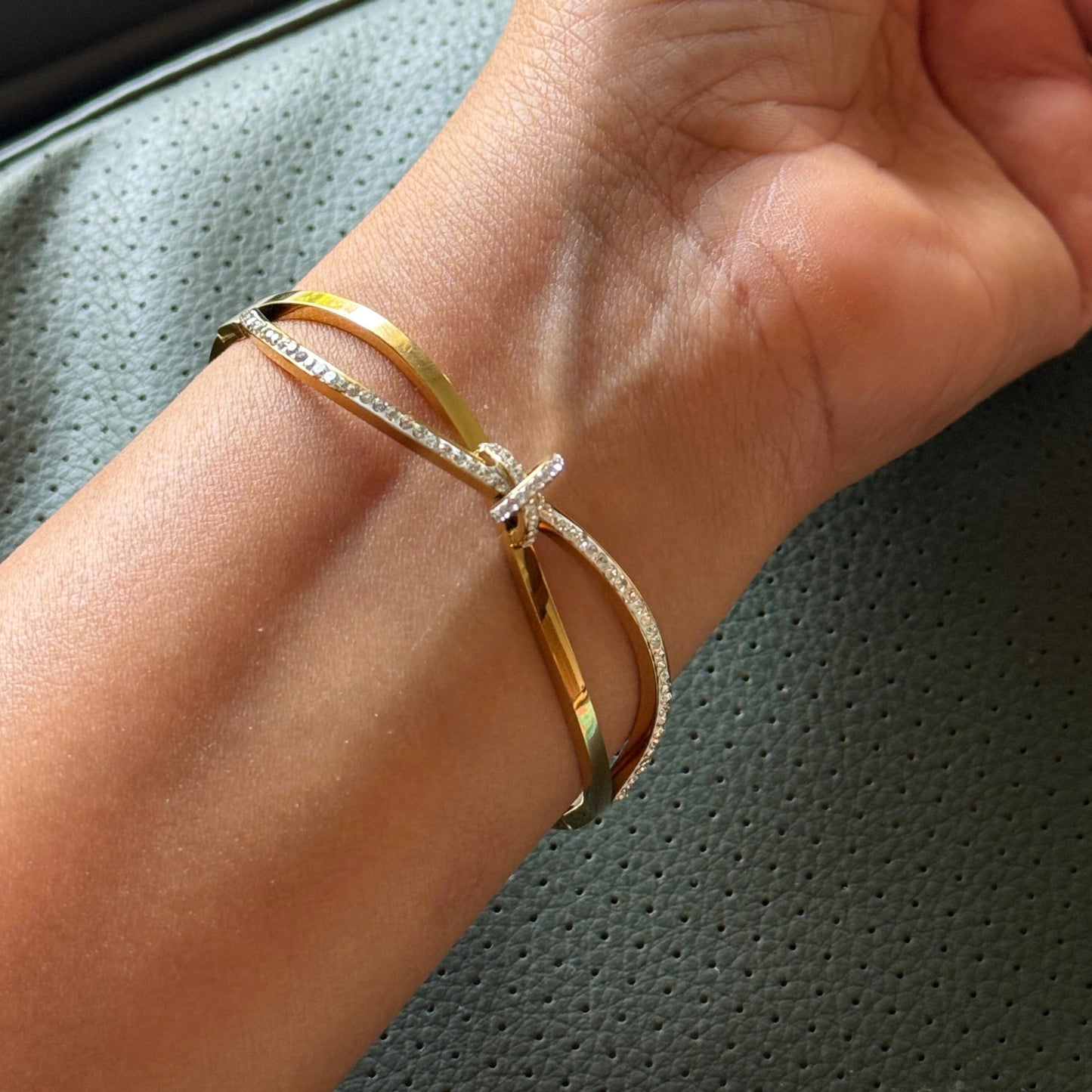 Solitaire Knot Design Bracelet