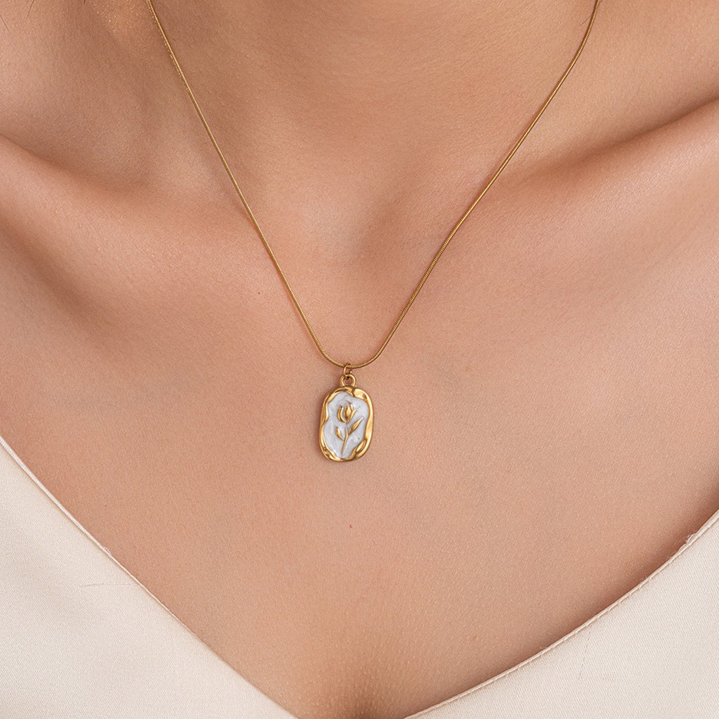 Women's Rose Pendant Necklace