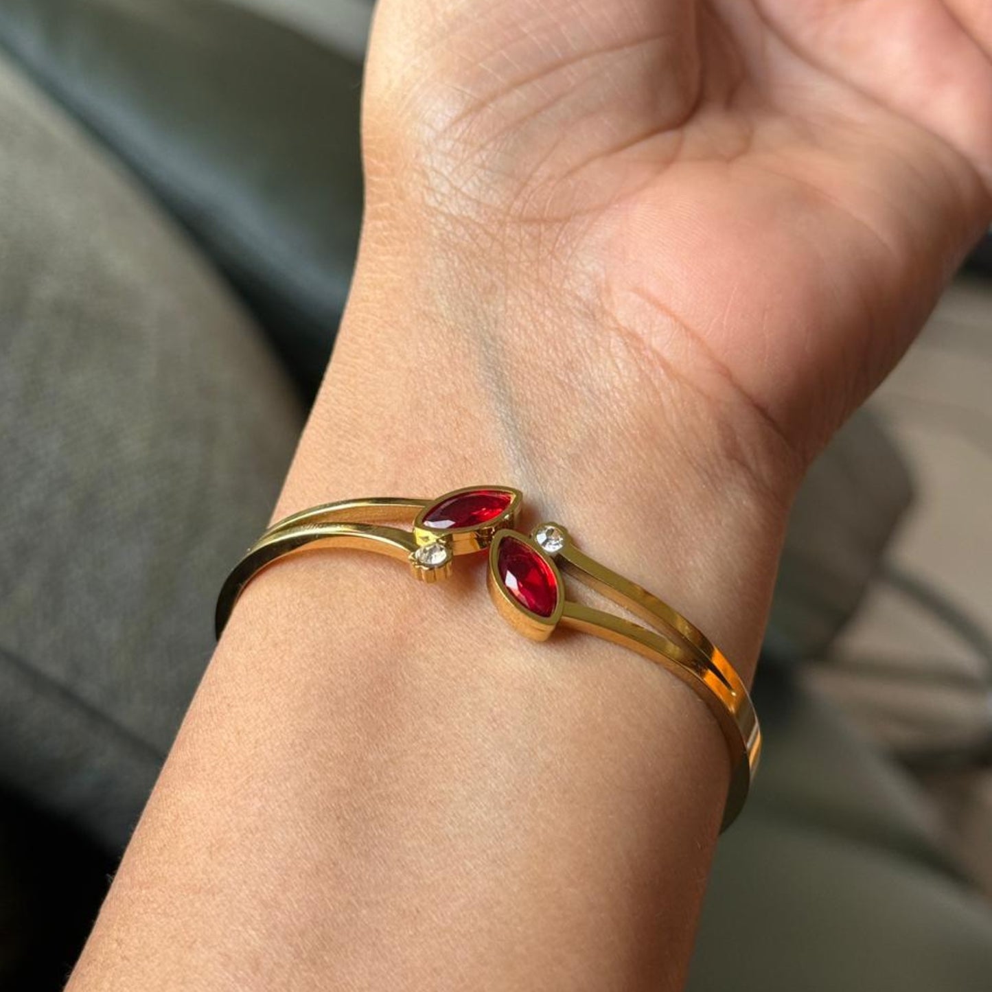 Anti Tarnish Leaf Bangle Cuff Bracelet Red/Blue