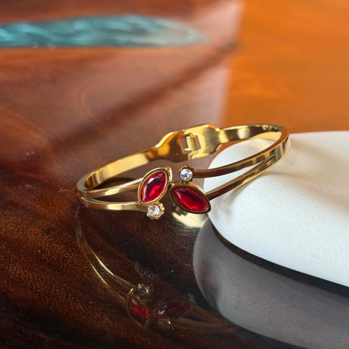 Anti Tarnish Leaf Bangle Cuff Bracelet Red/Blue