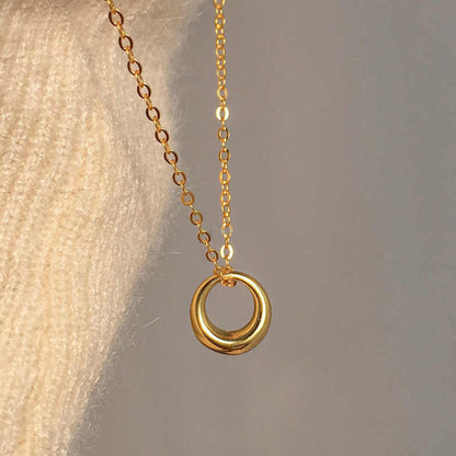 Trendy Round Ring Pendant Necklace (Gold/Silver)