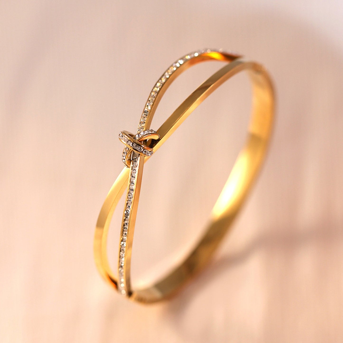 Solitaire Knot Design Bracelet