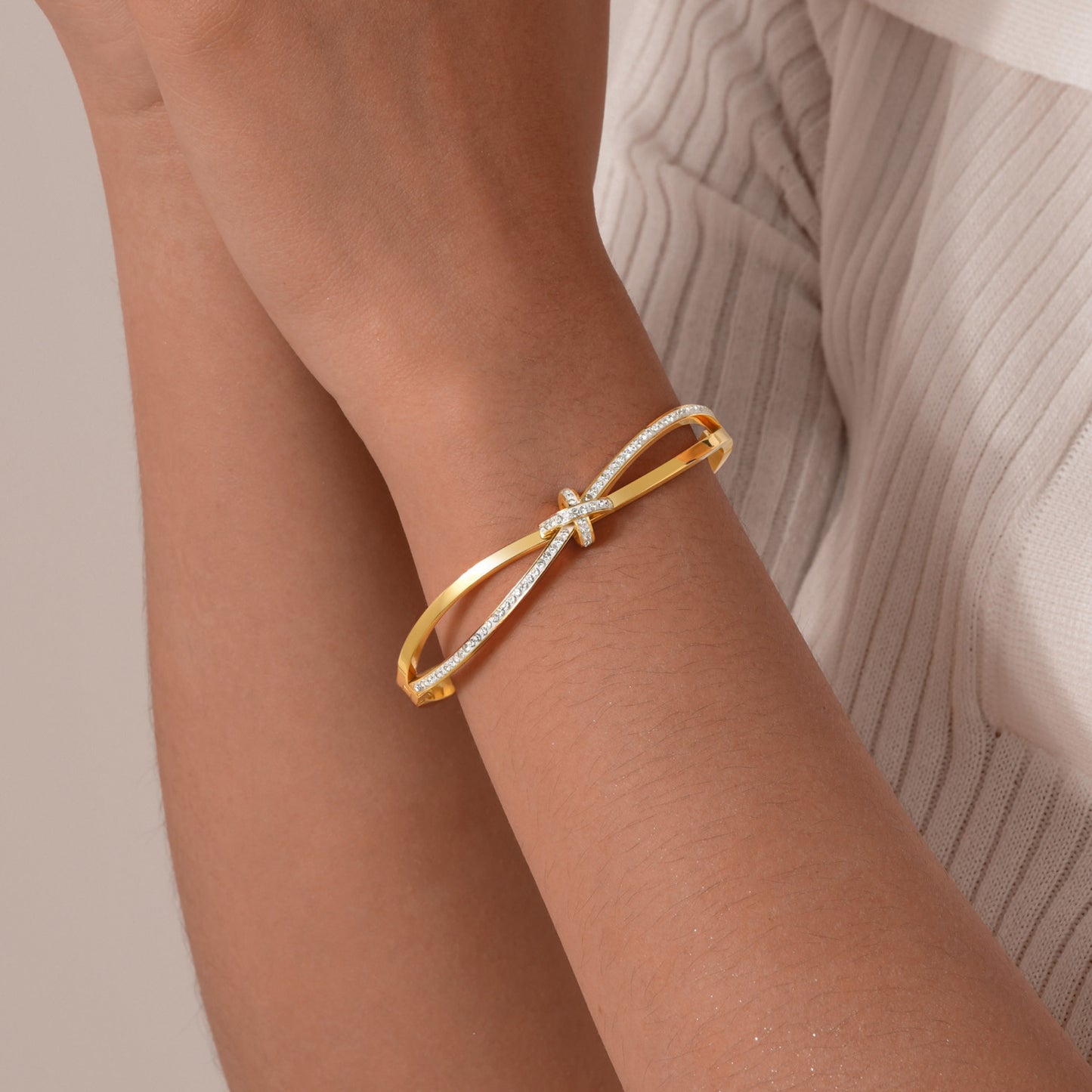 Solitaire Knot Design Bracelet