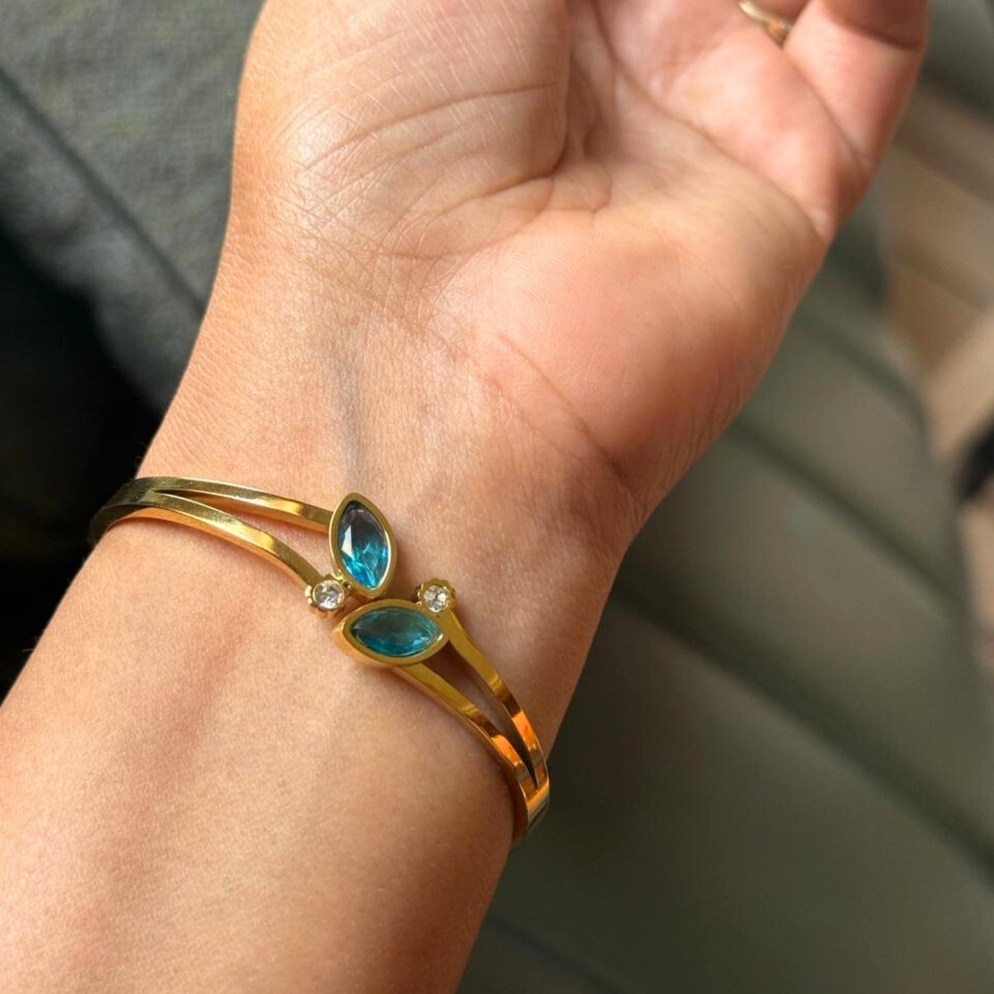 Anti Tarnish Leaf Bangle Cuff Bracelet Red/Blue