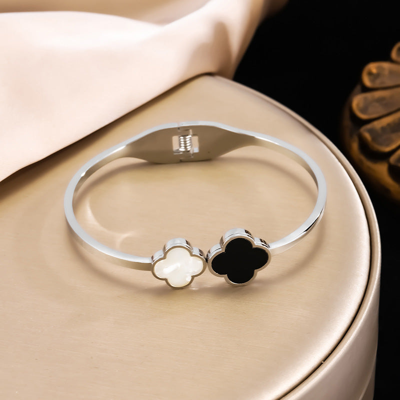 Clover Cuff Bracelet (Gold/Silver)