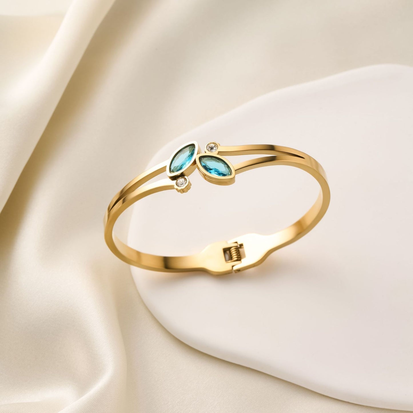 Anti Tarnish Leaf Bangle Cuff Bracelet Red/Blue